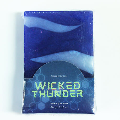 Top: Orange, lavender Heart: Pine, patchouli, lemongrass, Base: Cashmere, musk.