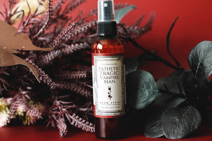 Top Notes: Bergamot, Candied Orange Middle Notes: Geranium, Leather, Rosemary Base Notes: Oakmoss, Patchouli, Clove, Tobacco Top Notes: Bergamot, Candied Orange Middle Notes: Geranium, Leather, Rosemary Base Notes: Oakmoss, Patchouli, Clove, Tobacco