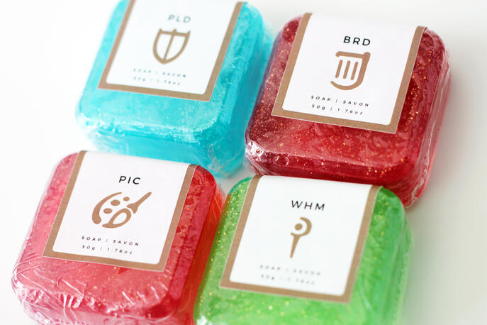 Top: Apple, Grapefruit, Clove Heart: Peony, Rose, Jasmine, Carnation Base: Suede, Amber, Musk Top: Apple, Grapefruit, Clove Heart: Peony, Rose, Jasmine, Carnation Base: Suede, Amber, Musk