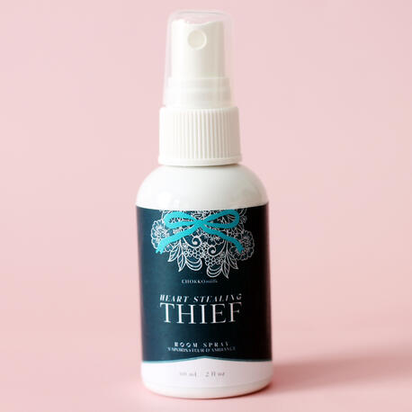 Top Notes: Black Peppercorn, Cypress, Juniper Berry Heart Notes: Sueded Violet, Muguet, Leather, Black Saffron Base Notes: Sandwalwood, Labdanum, Amber, Vanilla, Musk
